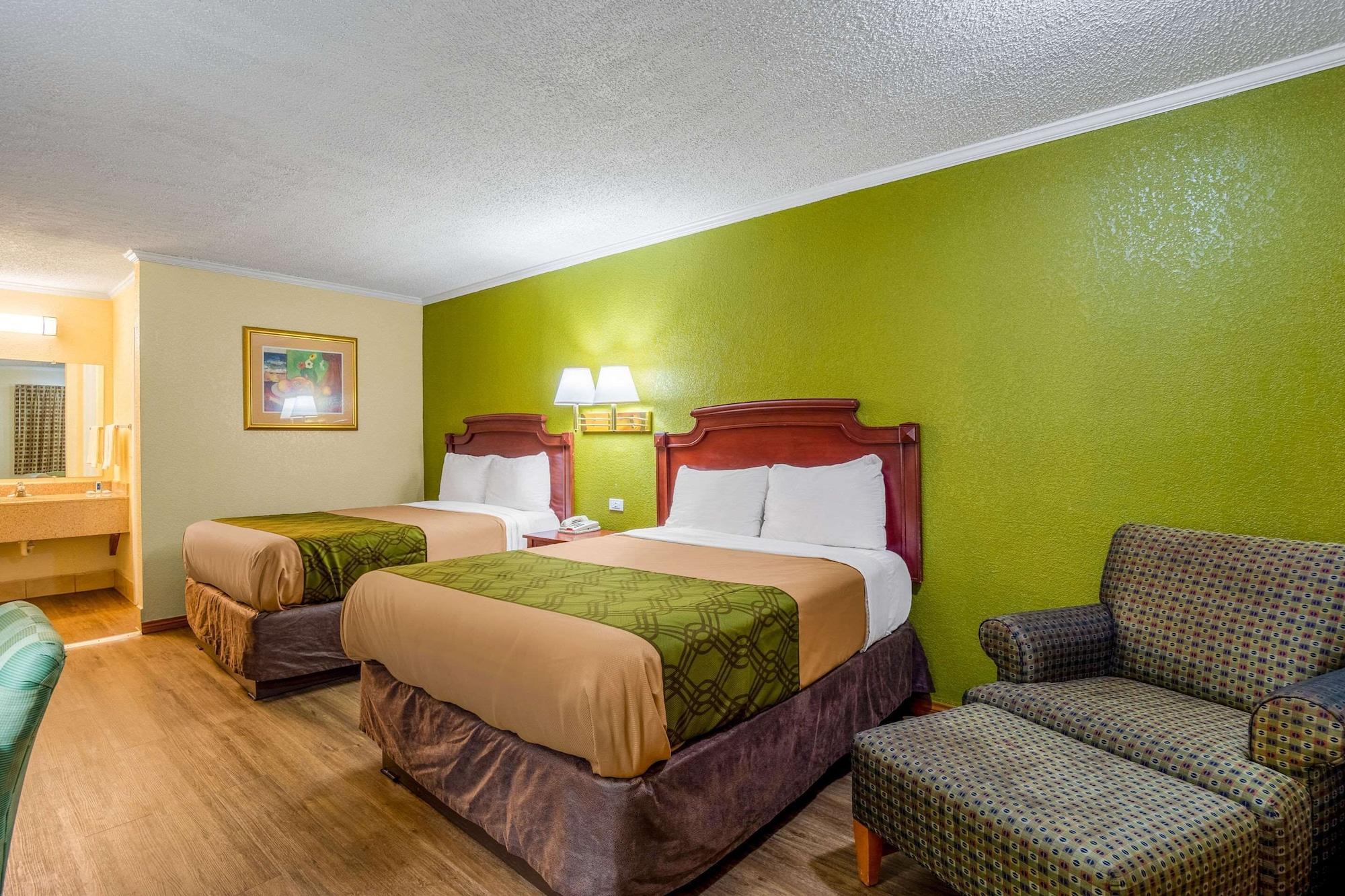 Rodeway Inn & Suites Fort Jackson Columbia Exteriör bild