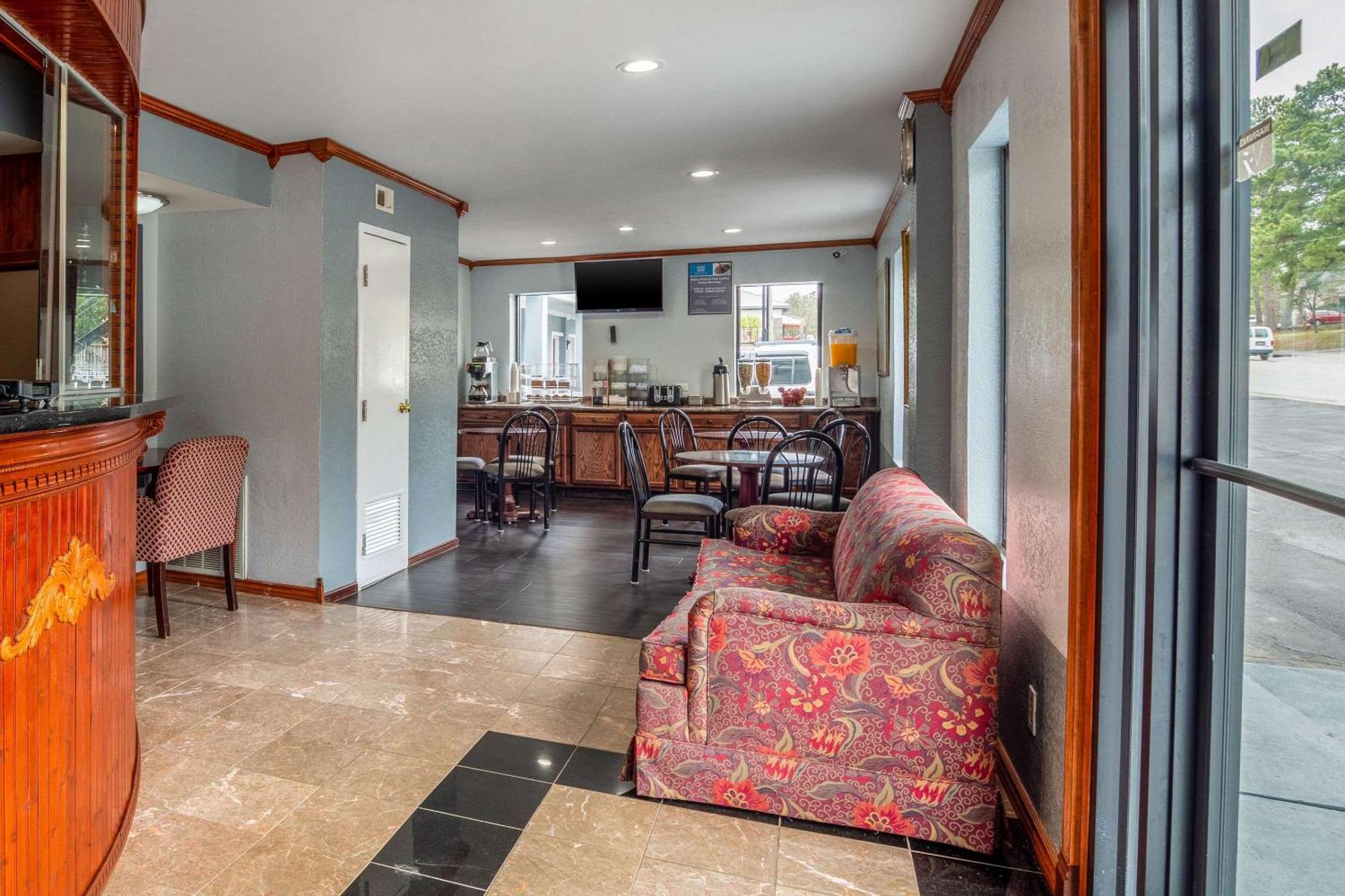 Rodeway Inn & Suites Fort Jackson Columbia Exteriör bild