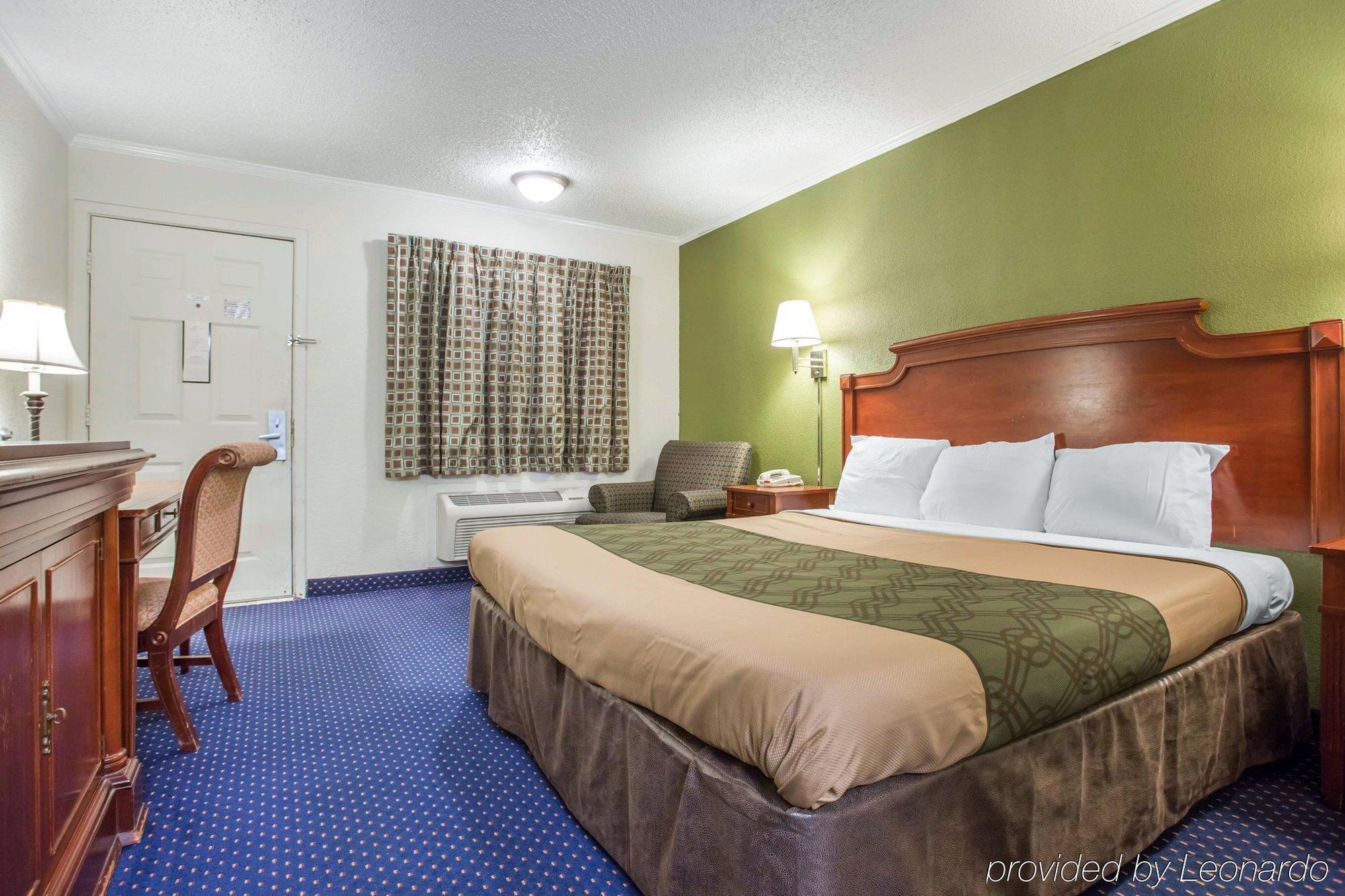 Rodeway Inn & Suites Fort Jackson Columbia Exteriör bild