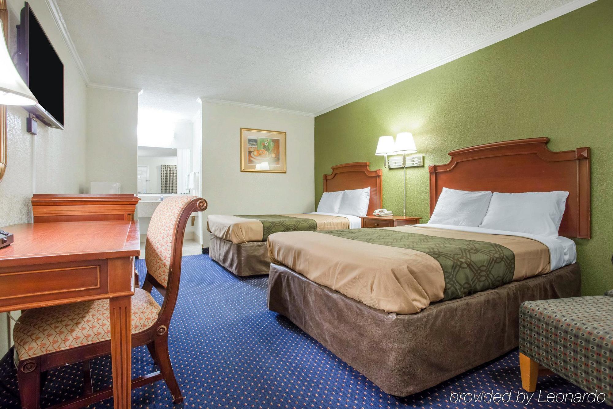 Rodeway Inn & Suites Fort Jackson Columbia Exteriör bild