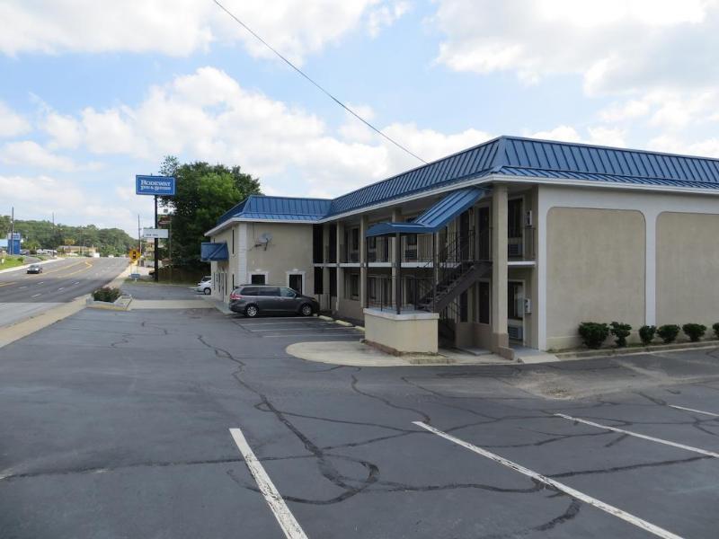 Rodeway Inn & Suites Fort Jackson Columbia Exteriör bild