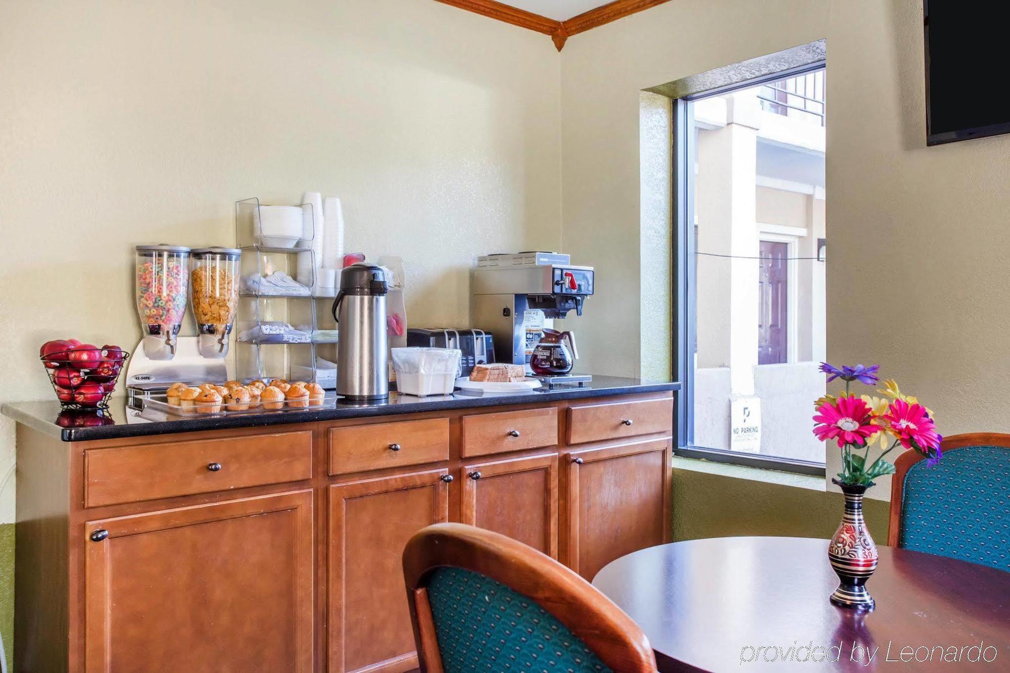 Rodeway Inn & Suites Fort Jackson Columbia Exteriör bild