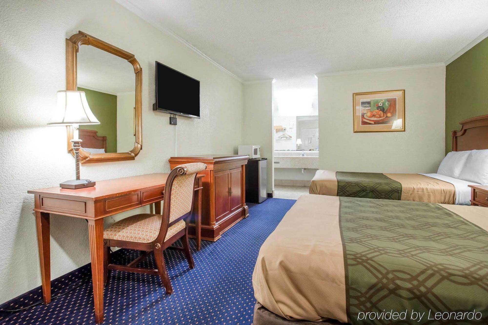 Rodeway Inn & Suites Fort Jackson Columbia Exteriör bild